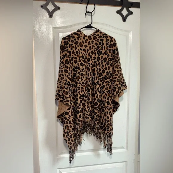 Cejon Tan and Black Knit Garment - Picture 2 of 3